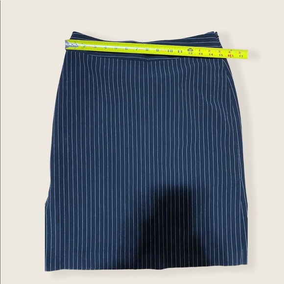 Merona dark blue size 6 pin stripe skirt - Picture 6 of 7